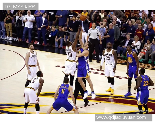 勇士与骑士2017年12月6日激战回顾球场上的巅峰对决再现辉煌时刻 勇士与骑士2017年12月6日激战回顾球场上的巅峰对决再现辉煌时刻